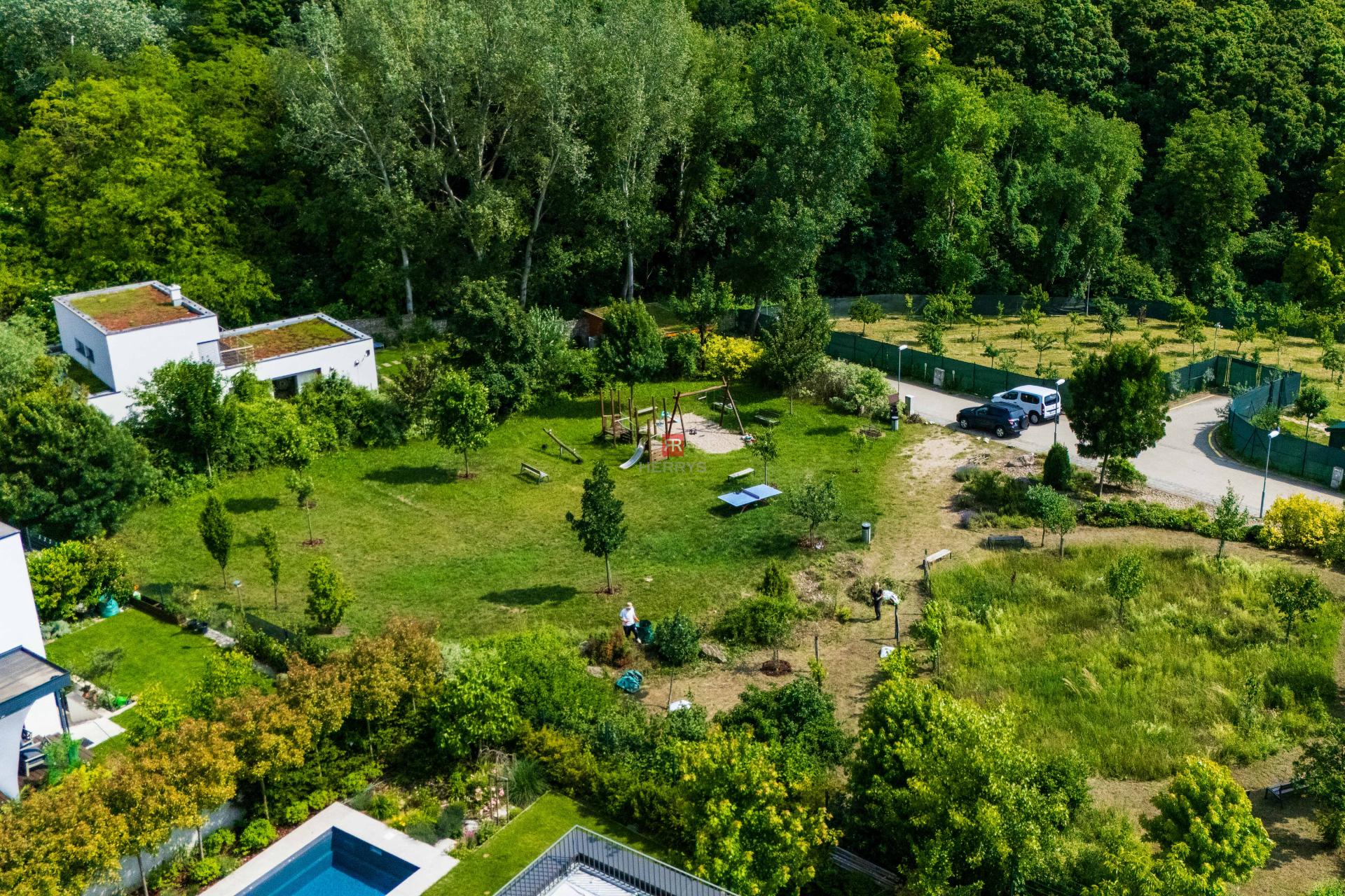 HERRYS - Na predaj výnimočný 3 izbový byt s terasou a s výhľadom do zelene devínskeho ramena Dunaju