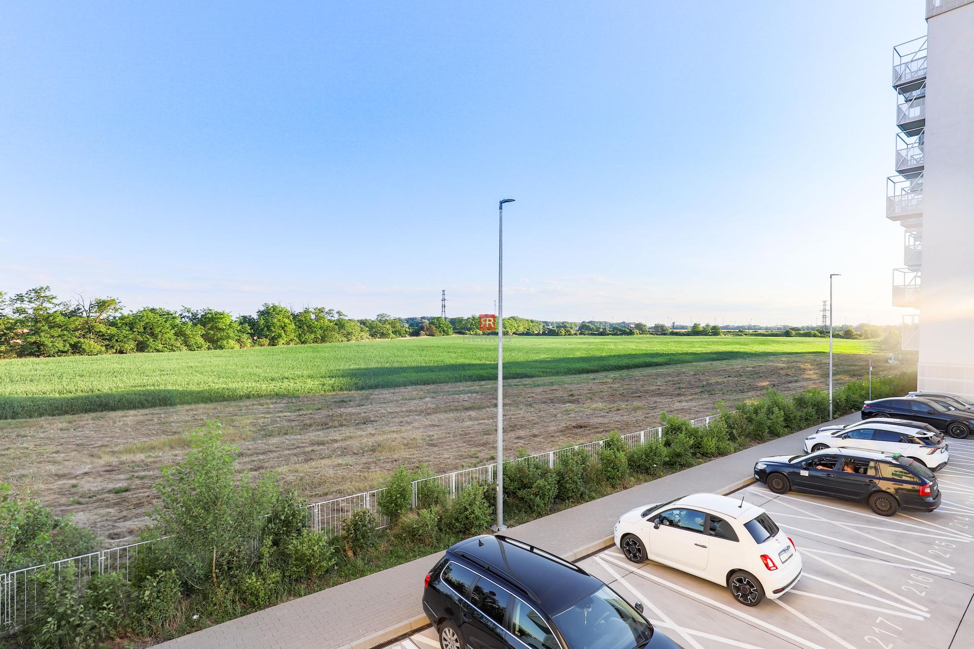 HERRYS - Na prenájom dizajnový 1-izbový byt s klimatizáciou a parkingom, vhodný pre náročnú klientku