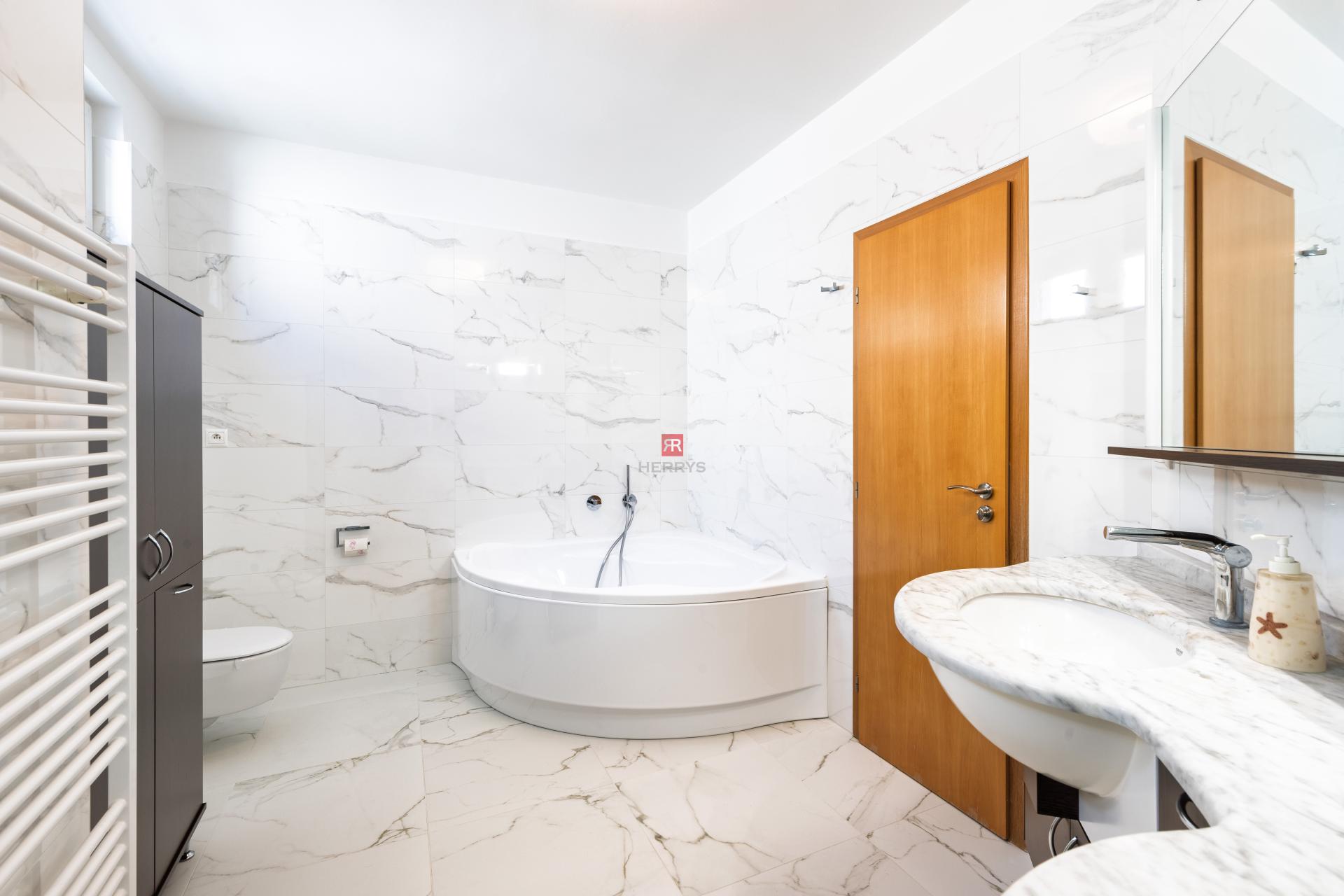 HERRYS - Na predaj výnimočný 5-izbový byt v krásnej lokalite pri Horskom parku