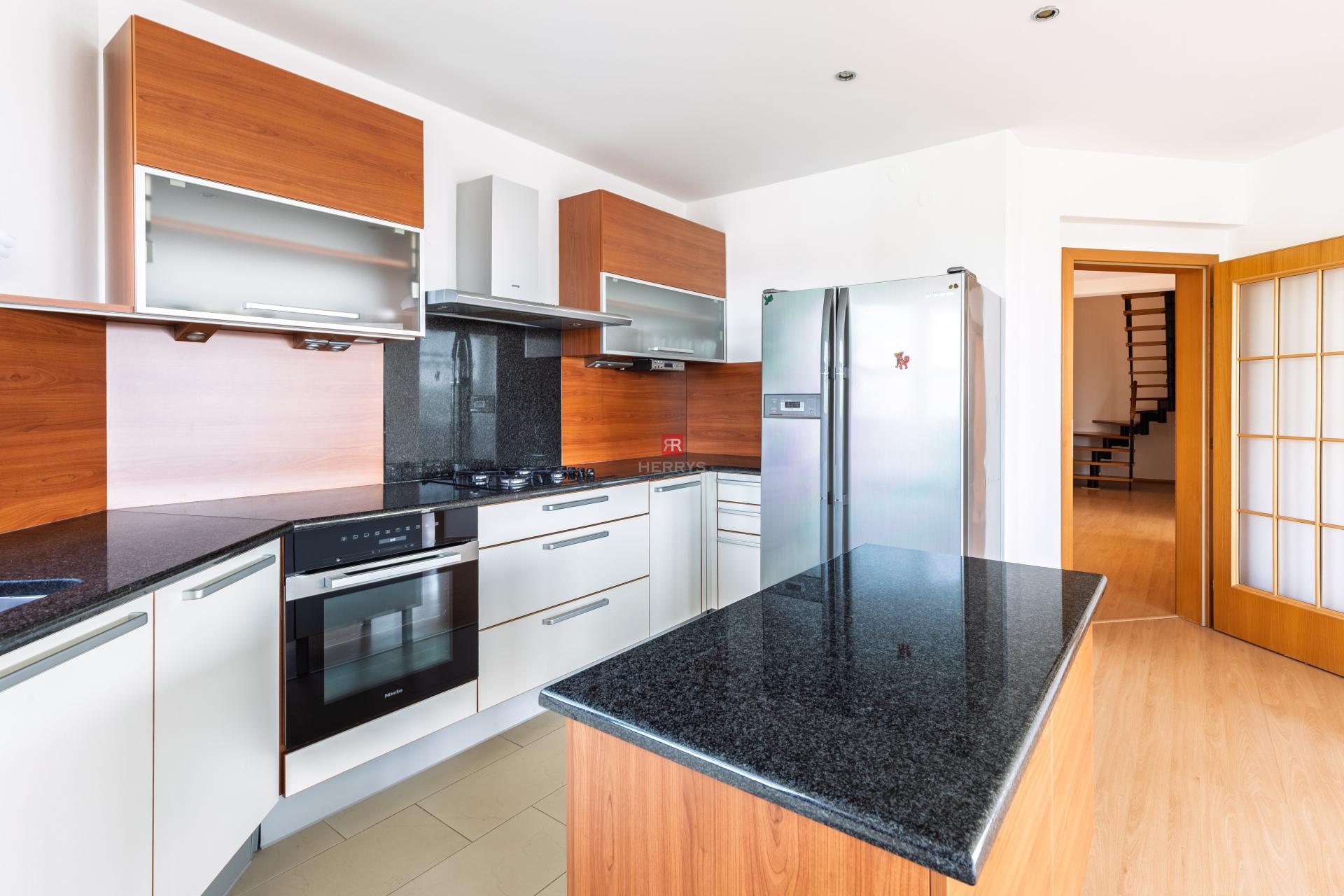 HERRYS - Na predaj výnimočný 5-izbový byt v krásnej lokalite pri Horskom parku