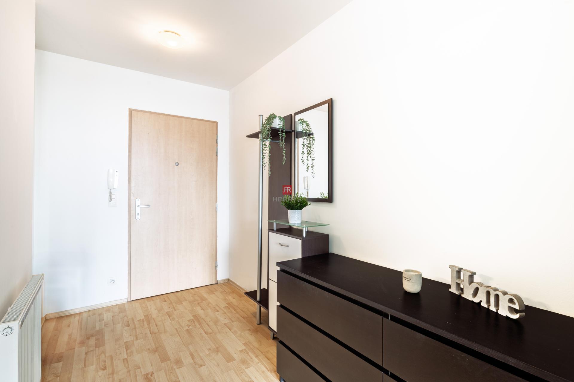 HERRYS - Na prenájom priestranný 1-izbový byt na Bajkalskej ulici, v projekte III veže