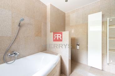 HERRYS - Na prenájom svetlý a priestranný 5 izbový rodinný dom s peknou záhradkou pri British School