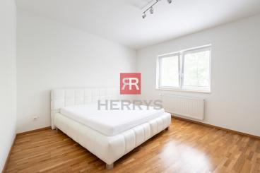 HERRYS - Na prenájom svetlý a priestranný 5 izbový rodinný dom s peknou záhradkou pri British School