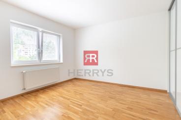 HERRYS - Na prenájom svetlý a priestranný 5 izbový rodinný dom s peknou záhradkou pri British School