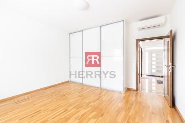 HERRYS - Na prenájom svetlý a priestranný 5 izbový rodinný dom s peknou záhradkou pri British School