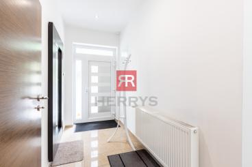 HERRYS - Na prenájom svetlý a priestranný 5 izbový rodinný dom s peknou záhradkou pri British School