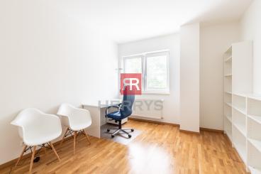 HERRYS - Na prenájom svetlý a priestranný 5 izbový rodinný dom s peknou záhradkou pri British School