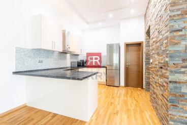 HERRYS - Na prenájom svetlý a priestranný 5 izbový rodinný dom s peknou záhradkou pri British School