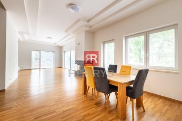 HERRYS - Na prenájom svetlý a priestranný 5 izbový rodinný dom s peknou záhradkou pri British School