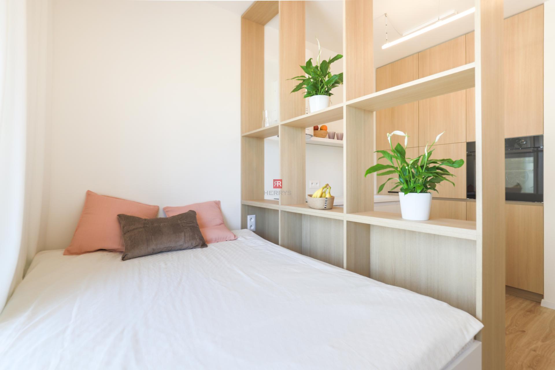 HERRYS - Na prenájom dizajnový 1-izbový byt s klimatizáciou a parkingom, vhodný pre náročnú klientku