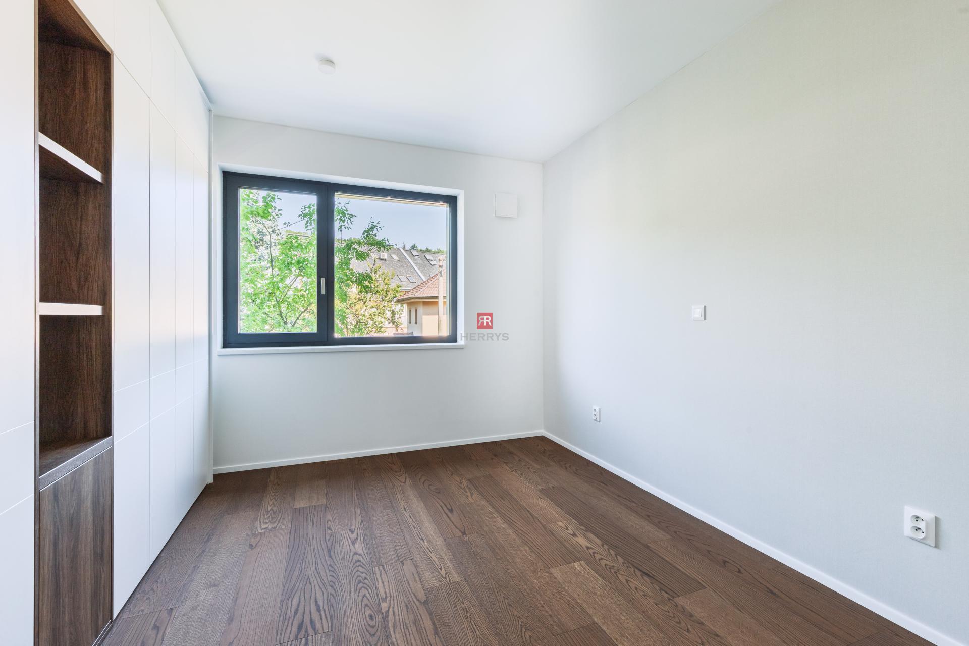 HERRYS – Na predaj priestranný 3-izbový apartmán v prémiovom štandarde, projekt K Železnej studienke