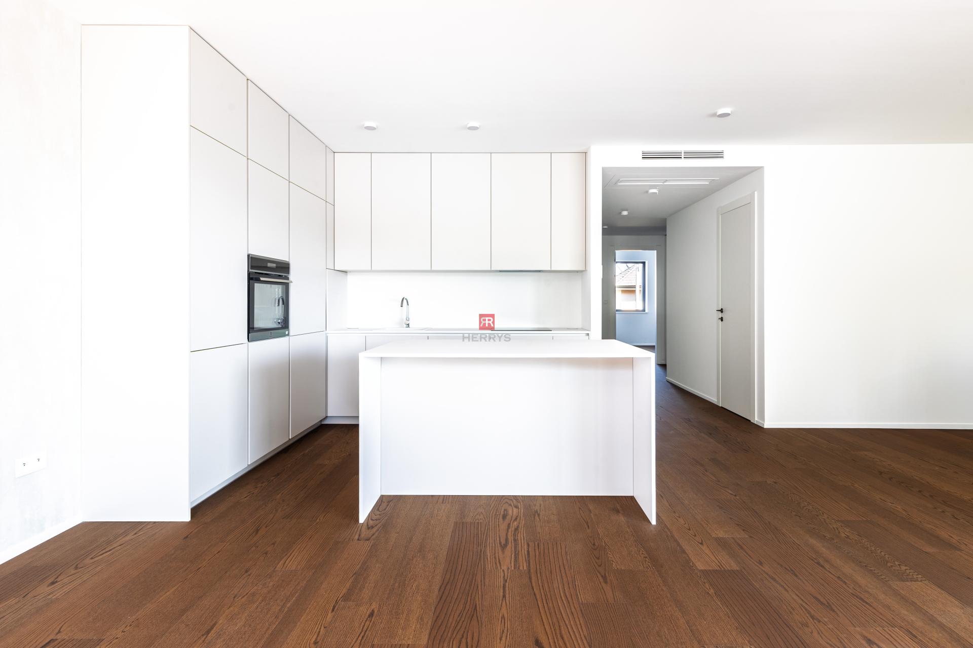 HERRYS – Na predaj priestranný 3-izbový apartmán v prémiovom štandarde, projekt K Železnej studienke