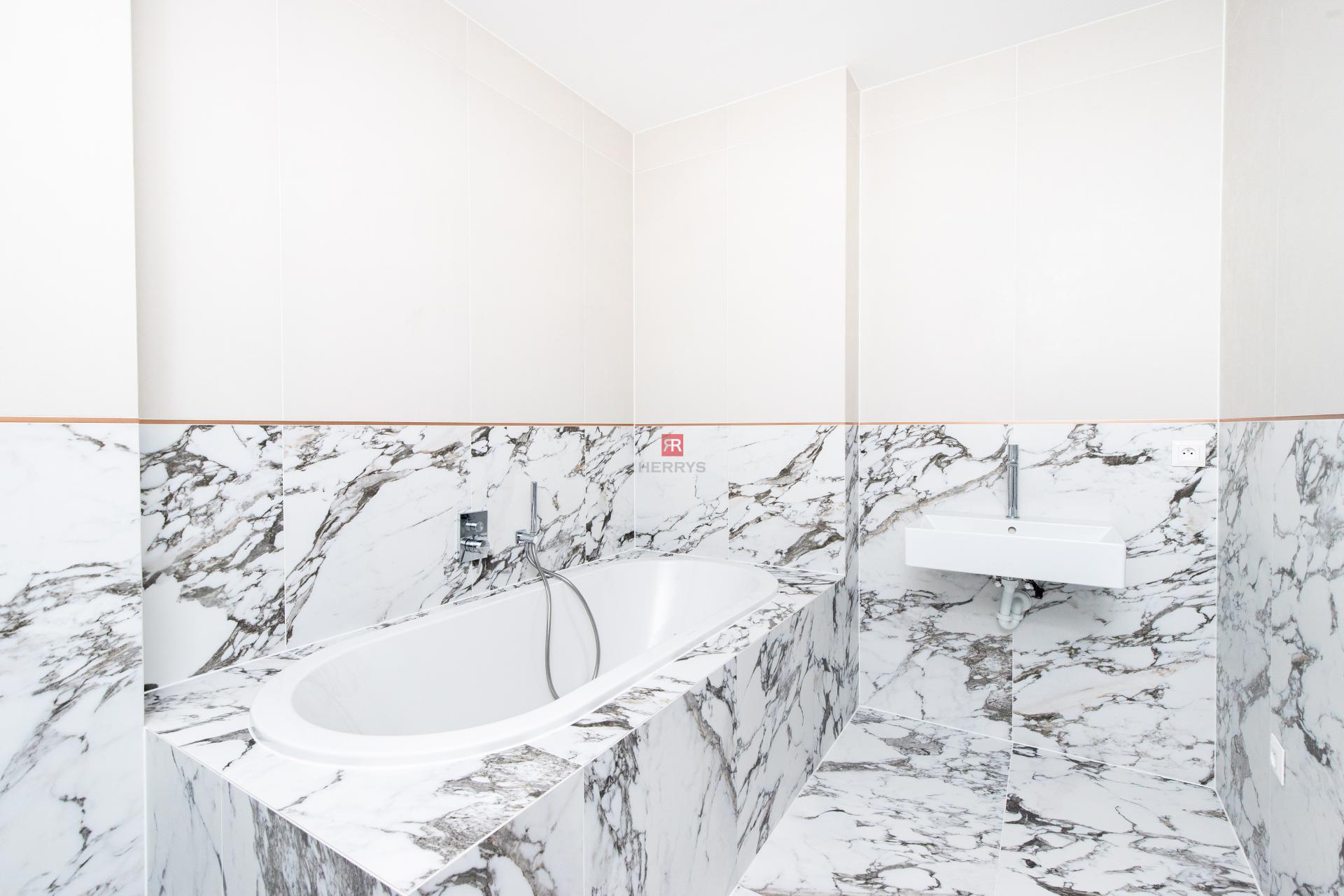 HERRYS – Na predaj priestranný 3-izbový apartmán v prémiovom štandarde, projekt K Železnej studienke