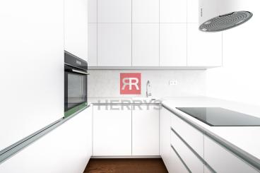 HERRYS – Na predaj priestranný 2-izbový apartmán v prémiovom štandarde, projekt K Železnej studienke