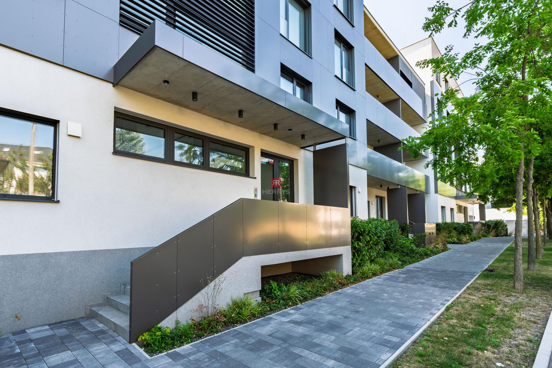 HERRYS – For sale spacious 2-room apartment in premium standard, project K Železnej studienke