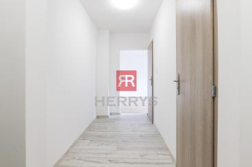 HERRYS - Na prenájom 2 - izbový byt v Ružinove, možnosť zariadiť si podľa predstáv. Zviera povolené