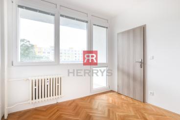 HERRYS - Na prenájom 2 - izbový byt v Ružinove, možnosť zariadiť si podľa predstáv. Zviera povolené