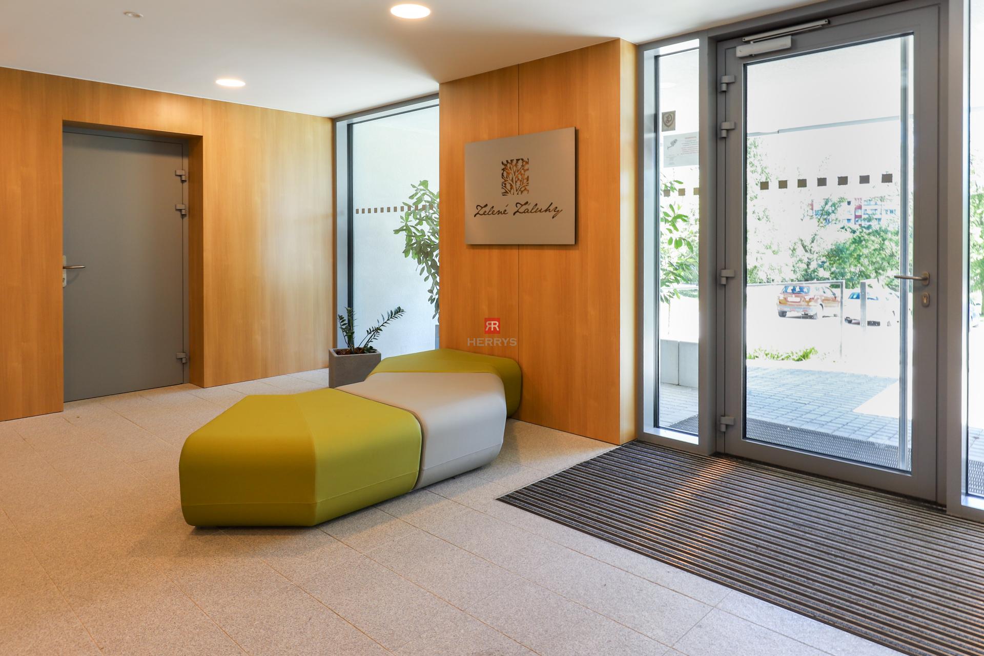 HERRYS - Na prenájom úplne nový, dosiaľ neobývaný 2 - izbový byt v prekrásnom prostredí Dúbravky