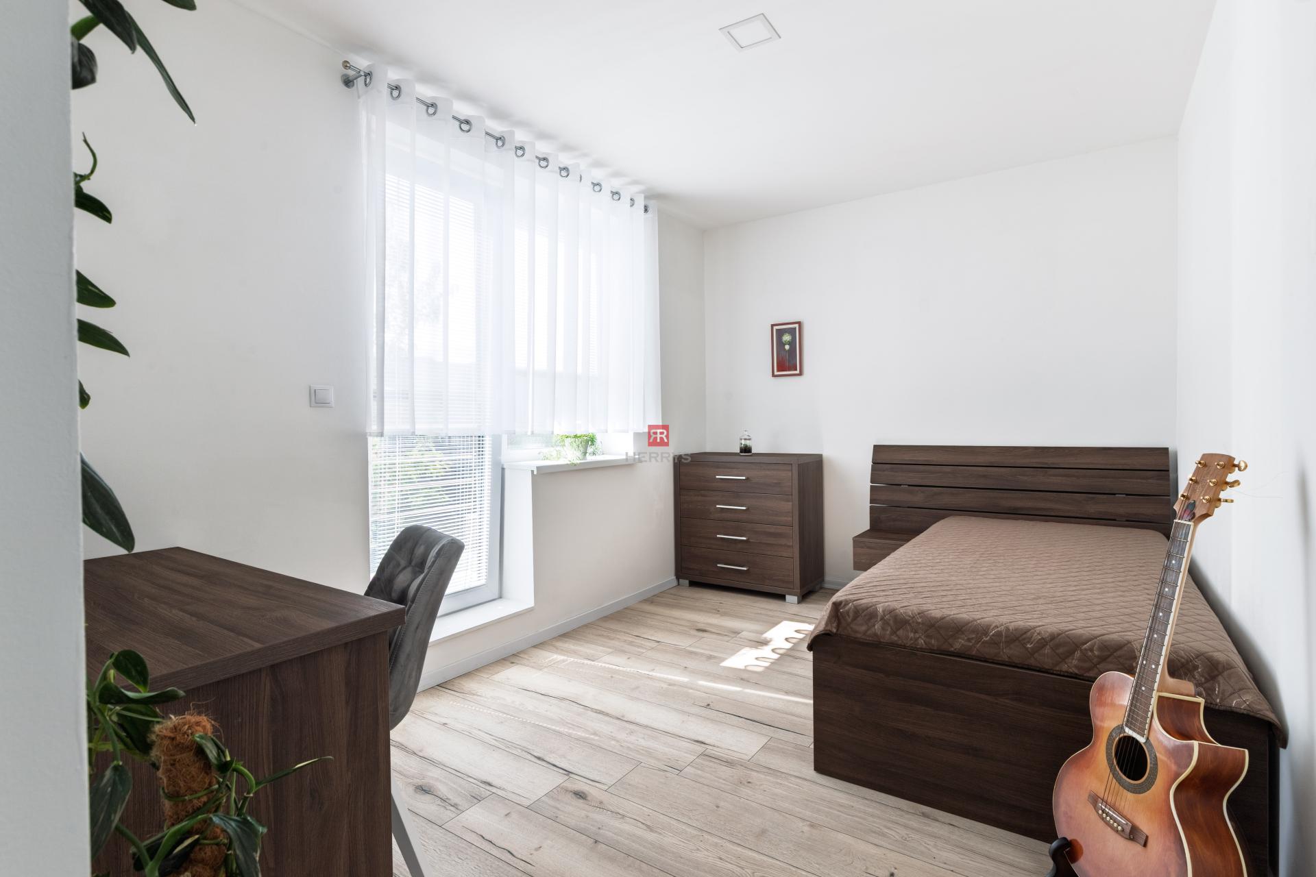 HERRYS - Na predaj výnimočný 5 izbový rodinný dom s vírivkou, v tichej časti Rovinky, blízko hrádze