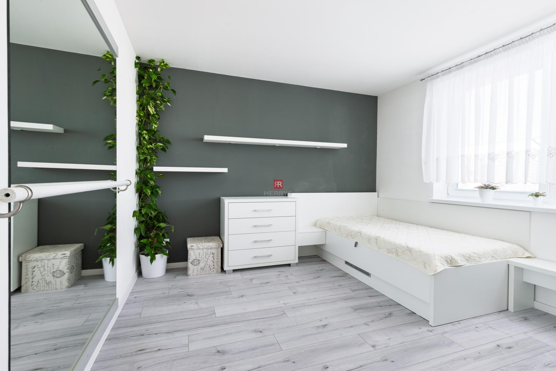 HERRYS - Na predaj výnimočný 5 izbový rodinný dom s vírivkou, v tichej časti Rovinky, blízko hrádze