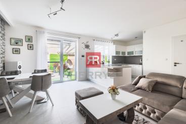 HERRYS - Na predaj výnimočný 5 izbový rodinný dom s vírivkou, v tichej časti Rovinky, blízko hrádze