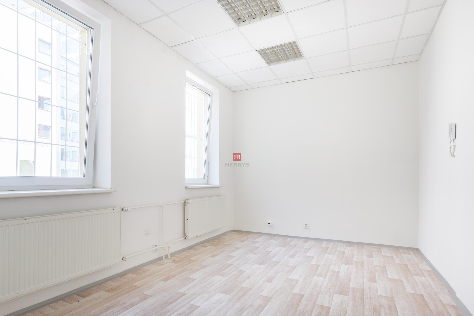 HERRYS - 4 office spaces for rent on Radlinského Street