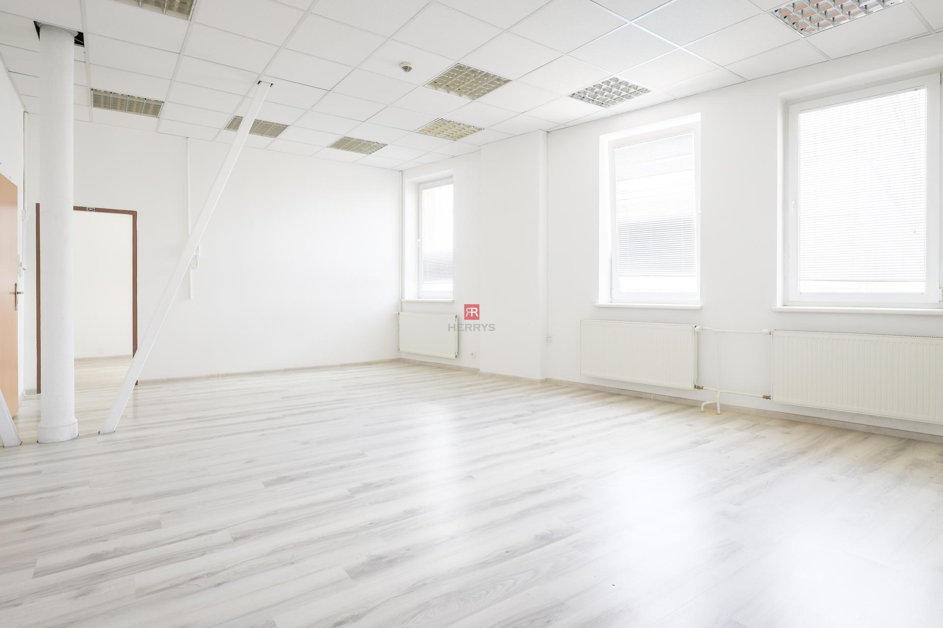 HERRYS - 4 office spaces for rent on Radlinského Street