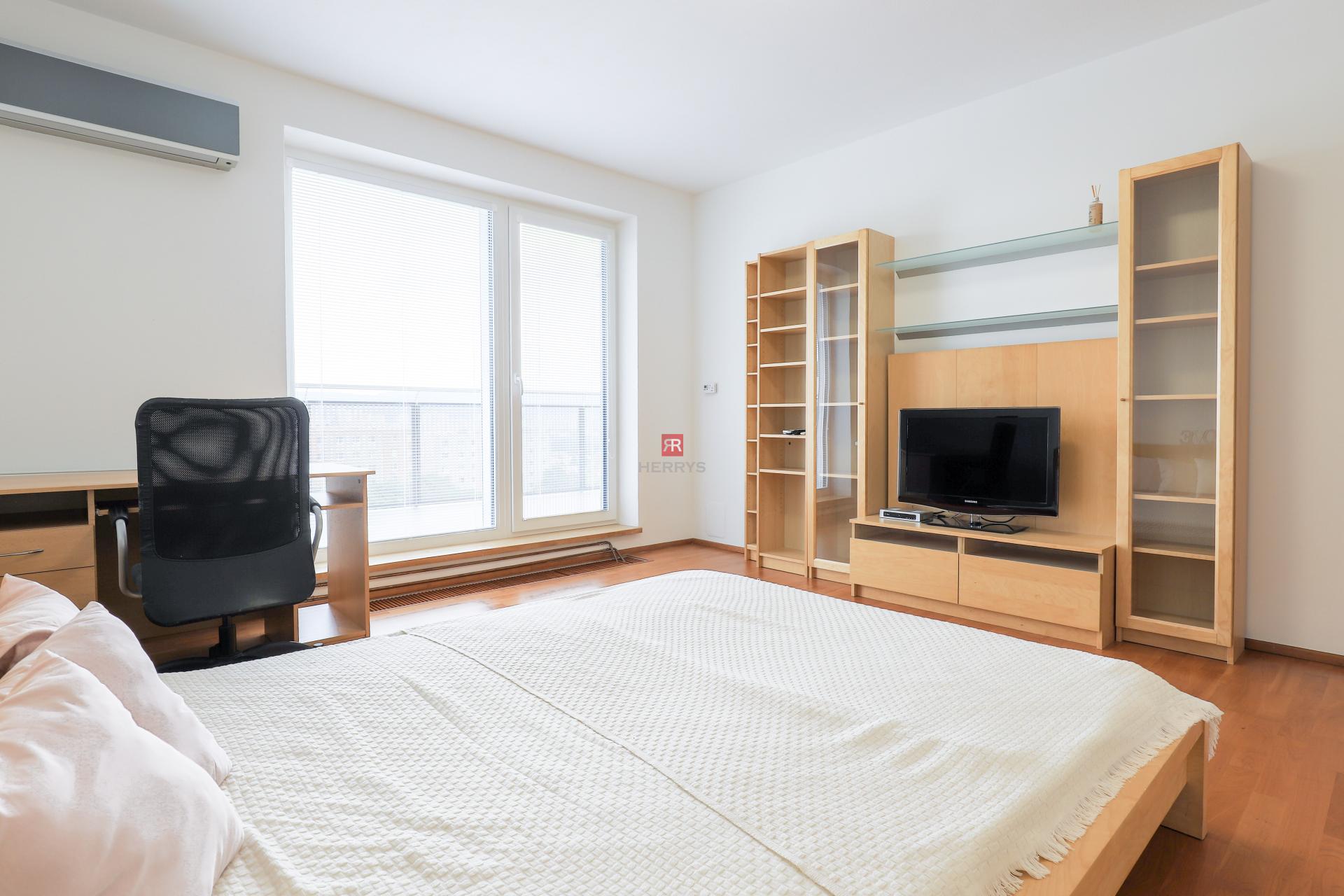 HERRYS - Na prenájom priestranný 5-izbový byt v Lamači