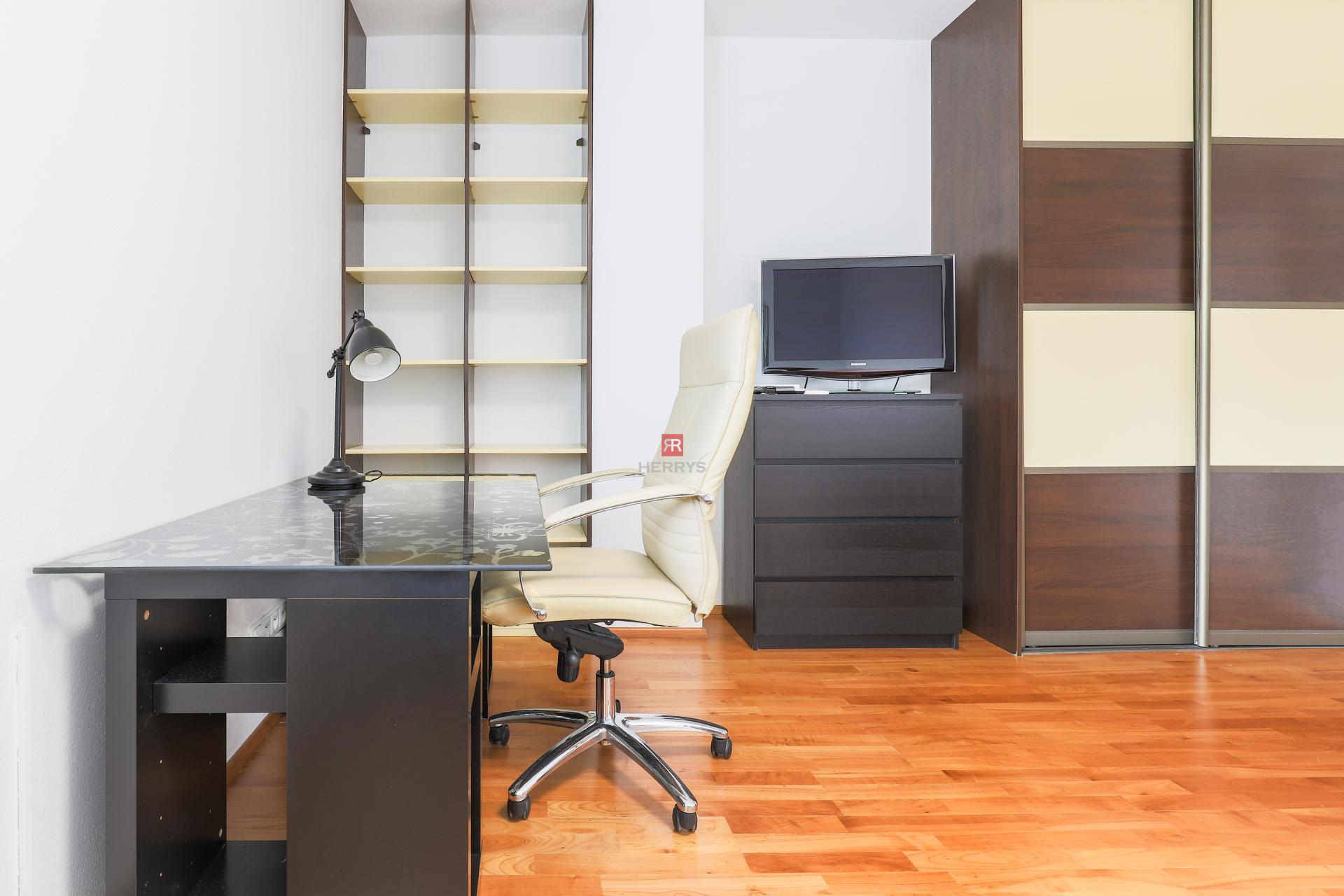 HERRYS - Na prenájom priestranný 5-izbový byt v Lamači