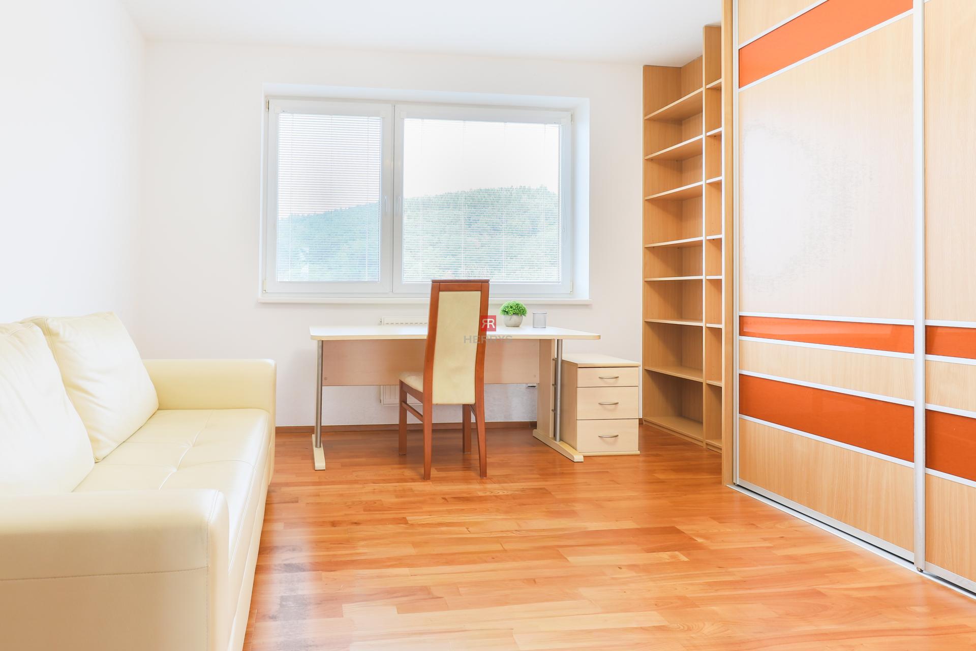 HERRYS - Na prenájom priestranný 5-izbový byt v Lamači