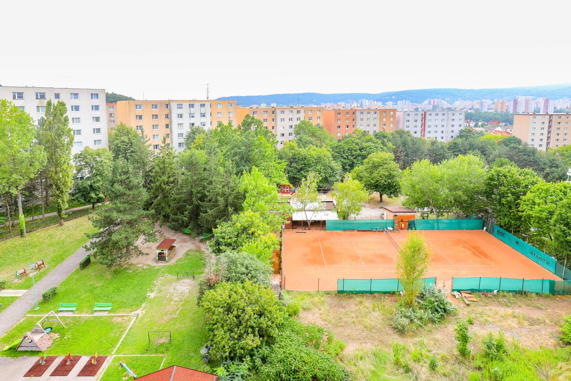 HERRYS - Na prenájom priestranný 5-izbový byt v Lamači