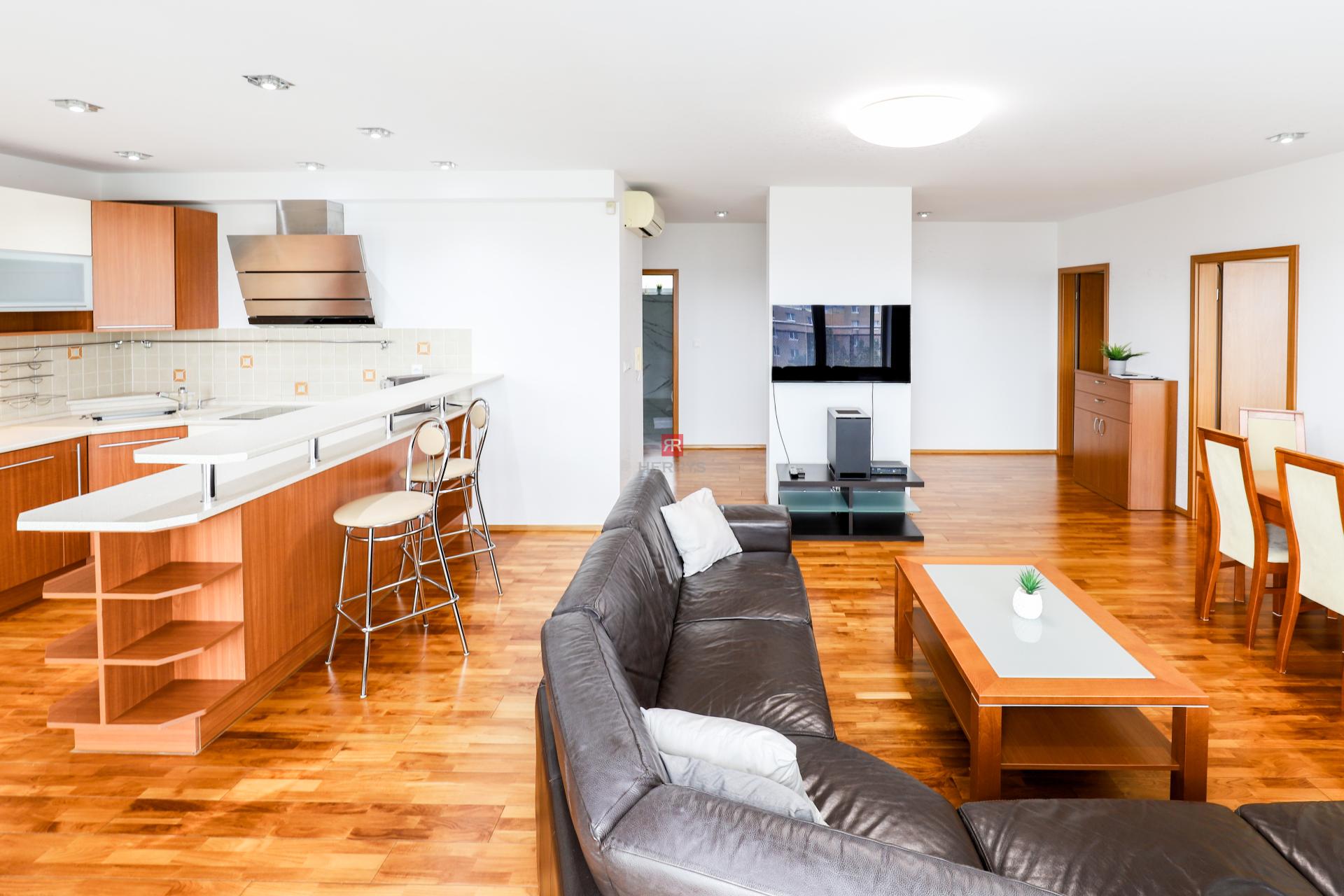 HERRYS - Na prenájom priestranný 5-izbový byt v Lamači