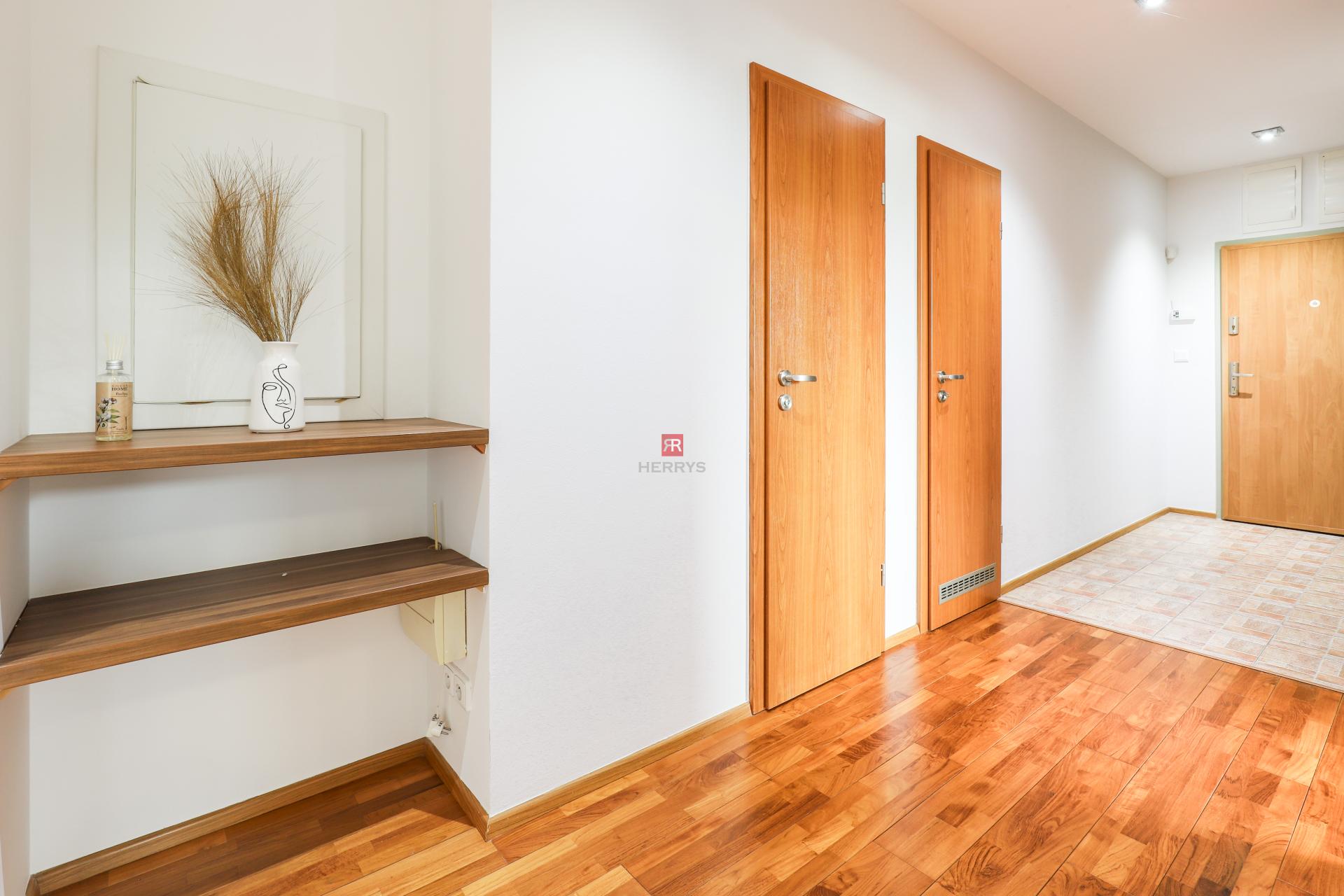 HERRYS - Na prenájom priestranný 5-izbový byt v Lamači