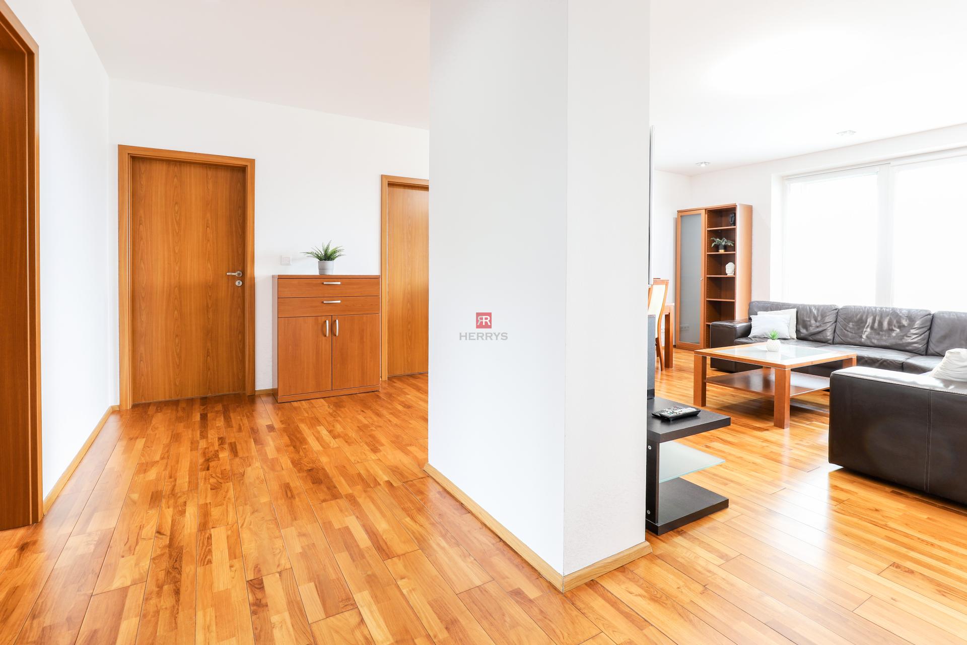 HERRYS - Na prenájom priestranný 5-izbový byt v Lamači