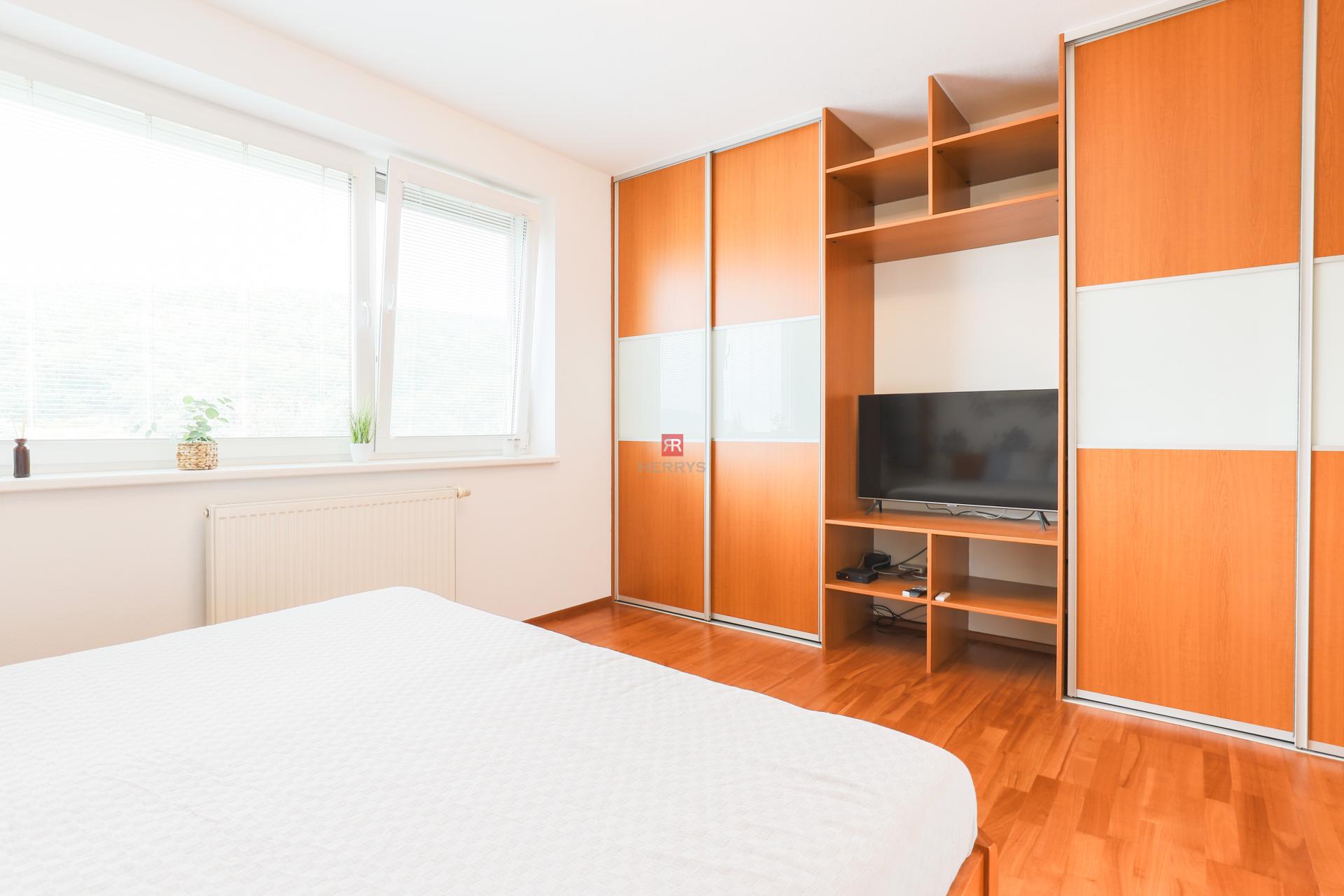 HERRYS - Na prenájom priestranný 5-izbový byt v Lamači