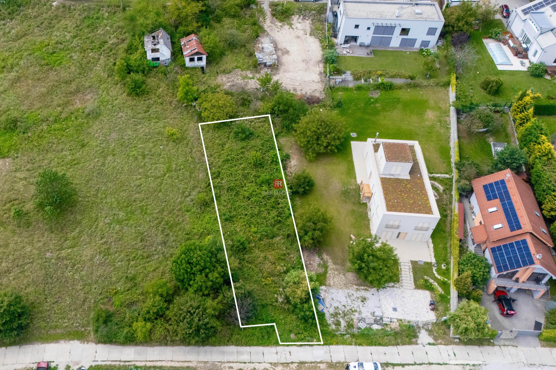HERRYS - Building plot for sale for a family house in Lamač