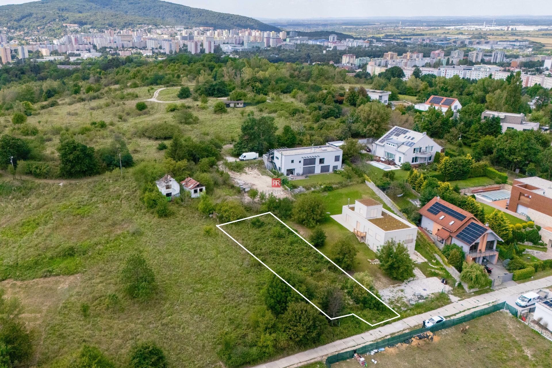 HERRYS - Building plot for sale for a family house in Lamač