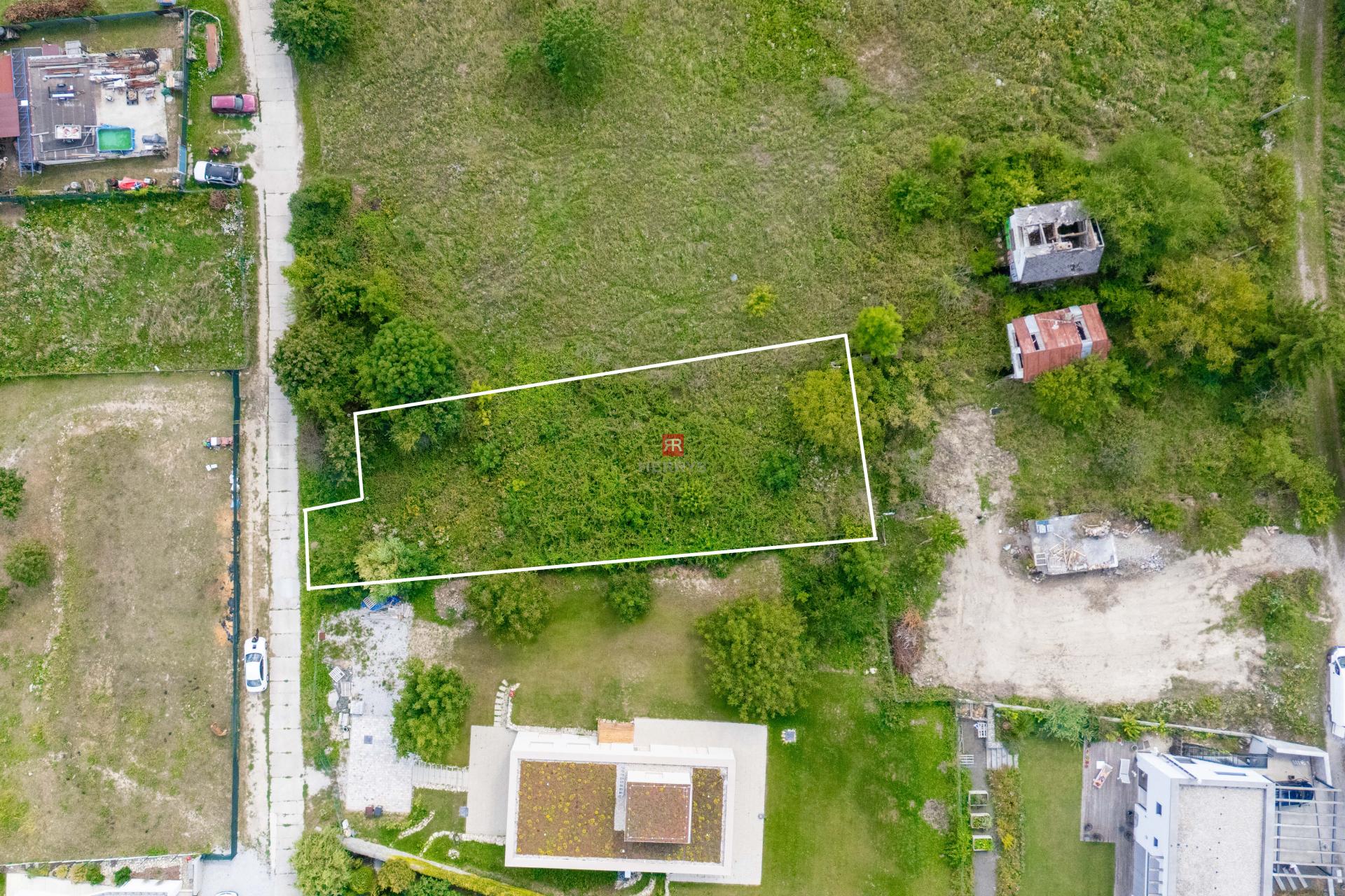 HERRYS - Building plot for sale for a family house in Lamač
