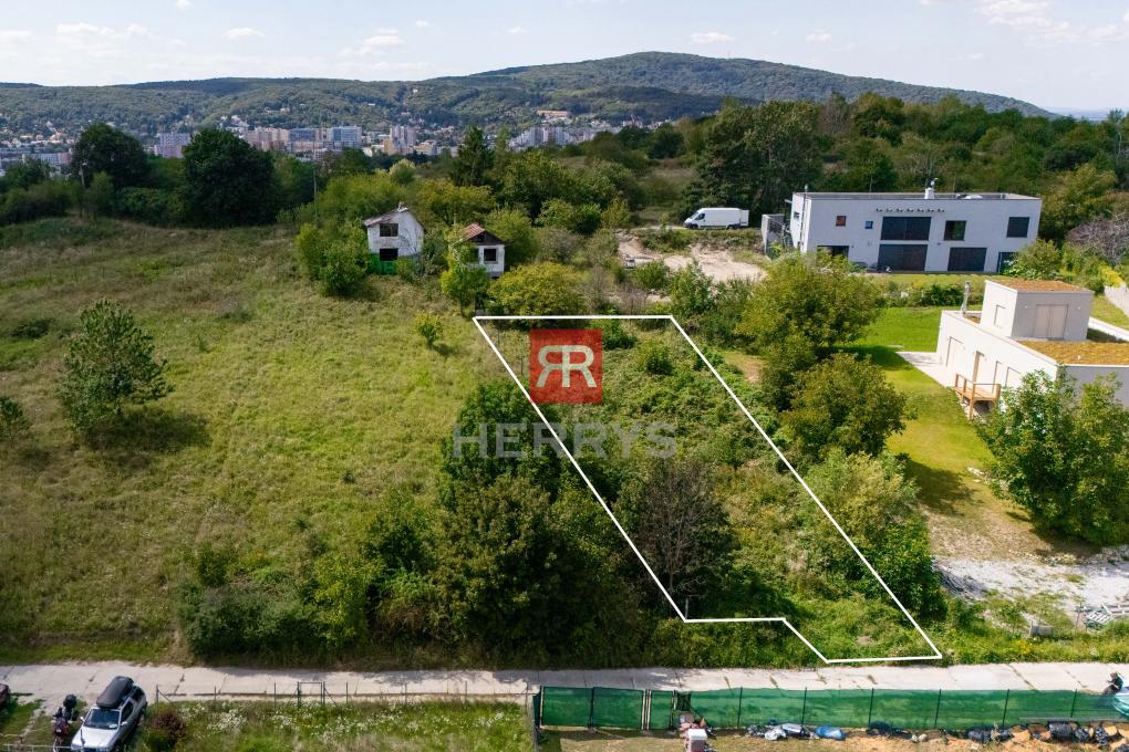HERRYS - Na predaj stavebný pozemok pre rodinný dom v Lamači