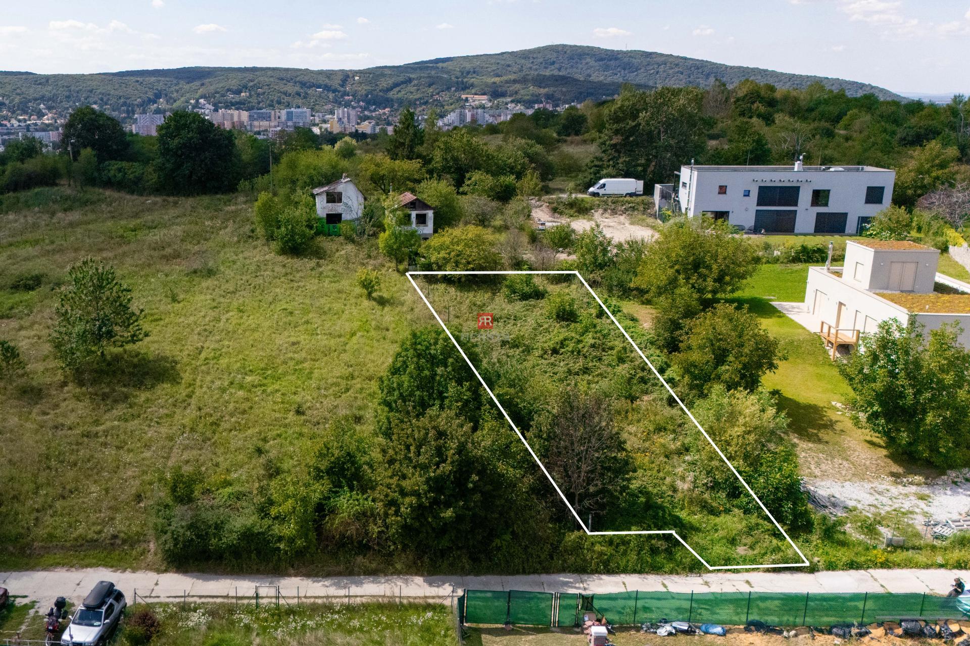 HERRYS - Building plot for sale for a family house in Lamač