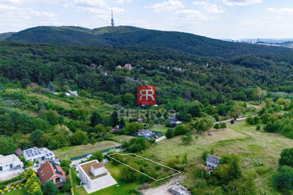HERRYS - Na predaj stavebný pozemok pre rodinný dom v Lamači