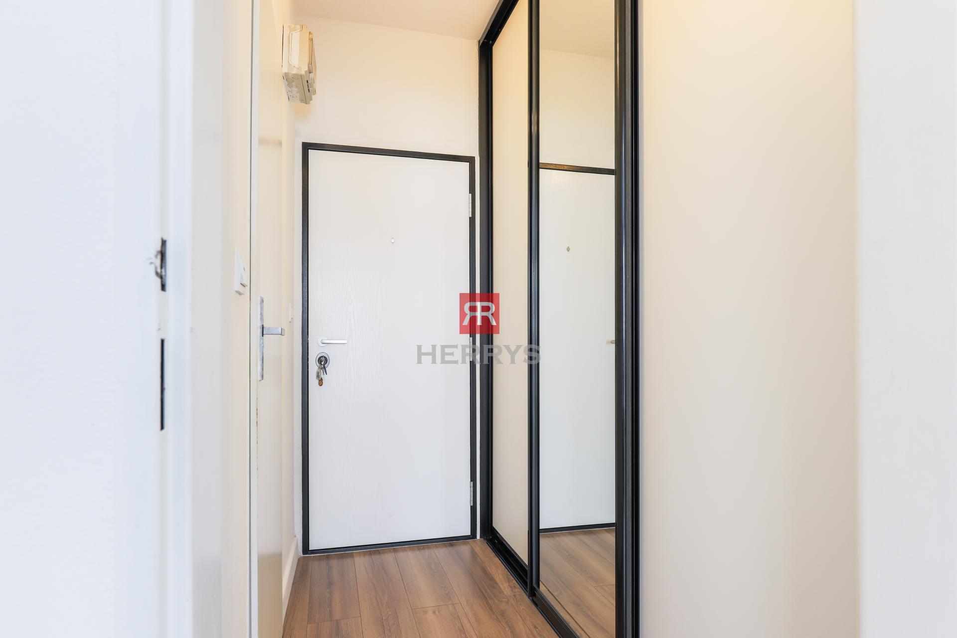 HERRYS - Na prenájom kompletne zariadená garsónka v Karlovej Vsi