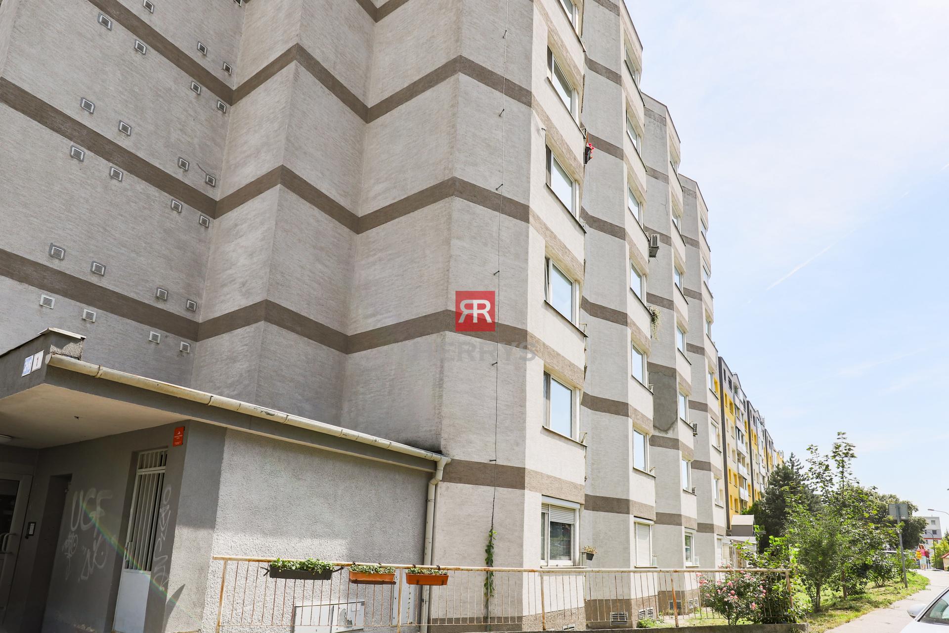 HERRYS - Na prenájom kompletne zariadená garsónka v Karlovej Vsi