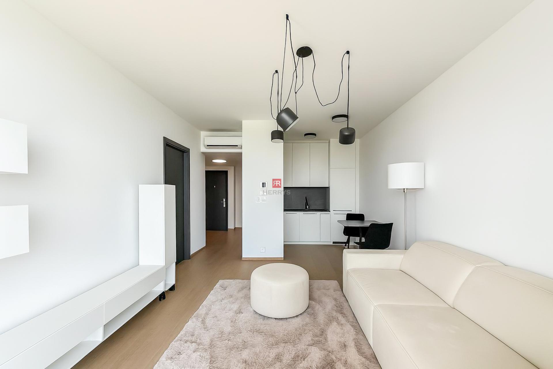 HERRYS - Na prenájom zariadený 2i byt s výhľadom na hrad v projekte EUROVEA TOWER