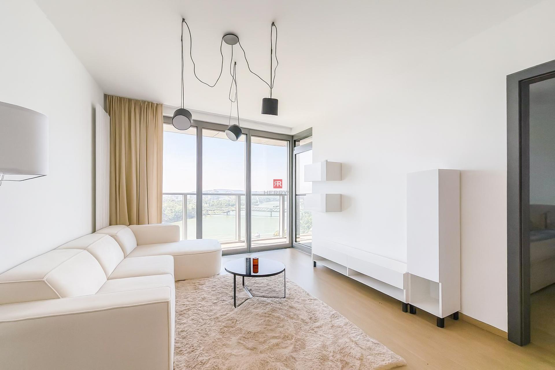 HERRYS - Na prenájom zariadený 2i byt s výhľadom na hrad v projekte EUROVEA TOWER