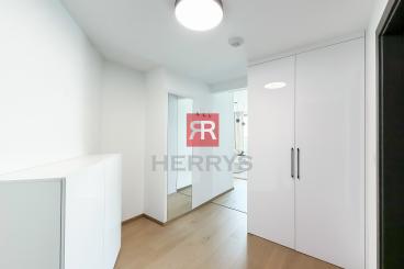 HERRYS - Na prenájom zariadený 2i byt s výhľadom na hrad v projekte EUROVEA TOWER