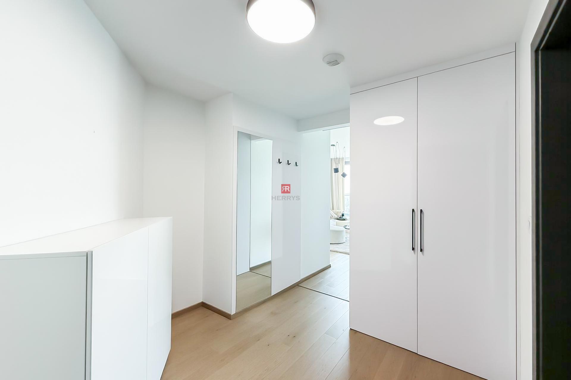 HERRYS - Na prenájom zariadený 2i byt s výhľadom na hrad v projekte EUROVEA TOWER