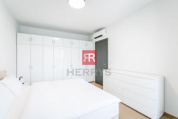 HERRYS - Na prenájom zariadený 2i byt s výhľadom na hrad v projekte EUROVEA TOWER