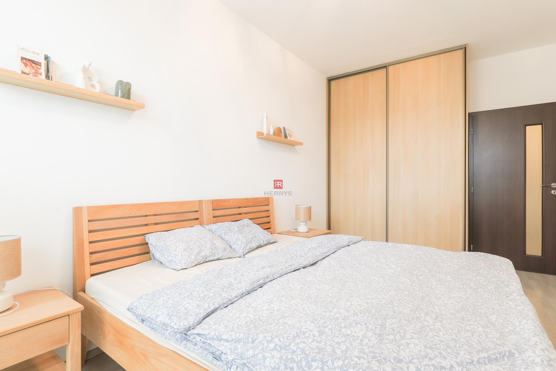 HERRYS - For rent 2-room air-conditioned apartment in a new building with easy parking