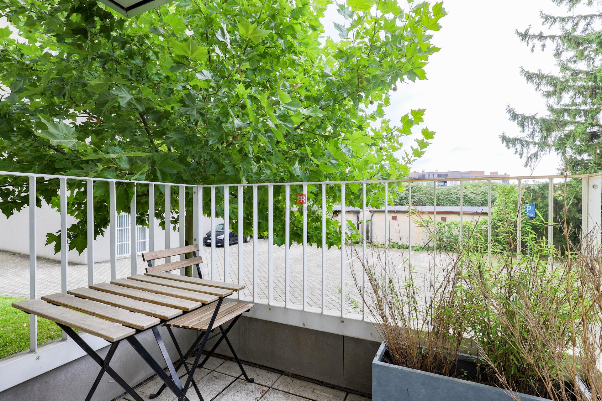 HERRYS - For rent 2-room air-conditioned apartment in a new building with easy parking